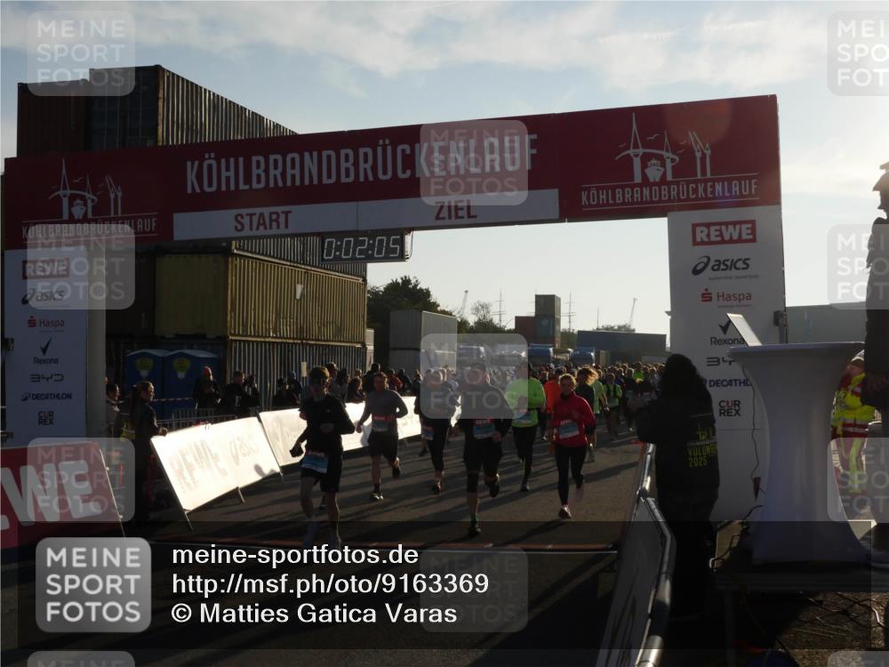03.10.2025 - Köhlbrandbrückenlauf Matties Gatica Varas http://msf.ph/oto/9163369 03.10.2025 09:02:07 Ziel  meine-sportfotos.de