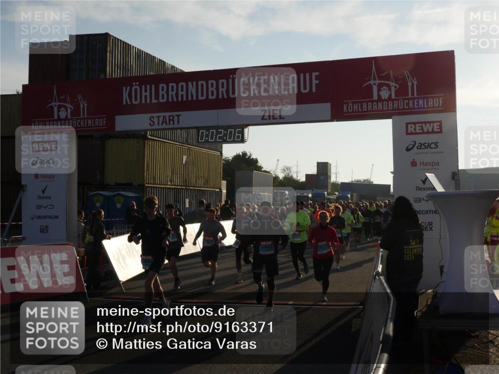 03.10.2025 - Köhlbrandbrückenlauf Matties Gatica Varas http://msf.ph/oto/9163371 03.10.2025 09:02:07 Ziel  meine-sportfotos.de