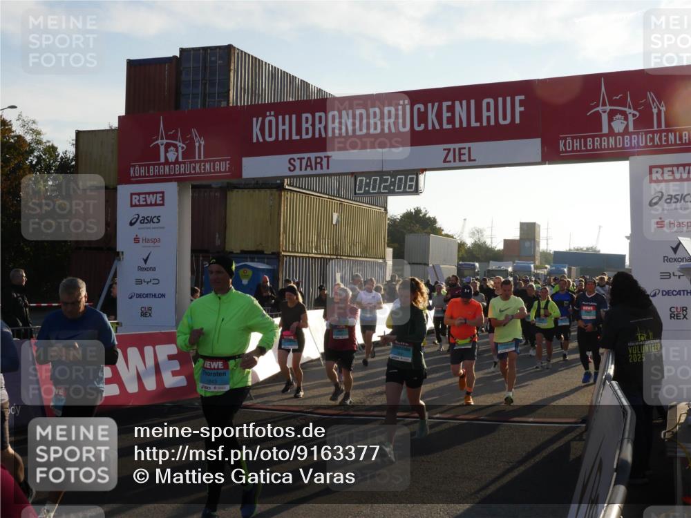 03.10.2025 - Köhlbrandbrückenlauf Matties Gatica Varas http://msf.ph/oto/9163377 03.10.2025 09:02:10 Ziel  meine-sportfotos.de