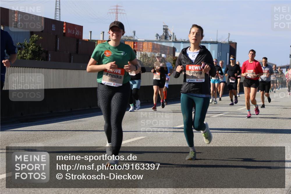 03.10.2025 - Köhlbrandbrückenlauf Strokosch-Dieckow http://msf.ph/oto/9163397 03.10.2025 13:02:22 Position 3 4859, 6117 meine-sportfotos.de