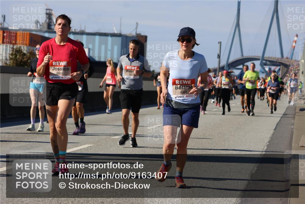 03.10.2025 - Köhlbrandbrückenlauf Strokosch-Dieckow http://msf.ph/oto/9163407 03.10.2025 13:02:25 Position 3 5931, 5917, 4996 meine-sportfotos.de