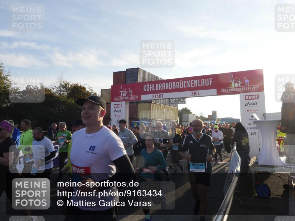 03.10.2025 - Köhlbrandbrückenlauf Matties Gatica Varas http://msf.ph/oto/9163434 03.10.2025 09:02:31 Ziel  meine-sportfotos.de