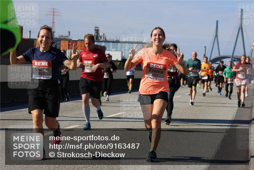 03.10.2025 - Köhlbrandbrückenlauf Strokosch-Dieckow http://msf.ph/oto/9163487 03.10.2025 13:02:48 Position 3 4915, 5483, 4916 meine-sportfotos.de