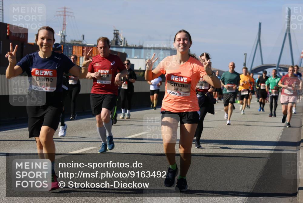 03.10.2025 - Köhlbrandbrückenlauf Strokosch-Dieckow http://msf.ph/oto/9163492 03.10.2025 13:02:48 Position 3 5483, 4916, 4915 meine-sportfotos.de
