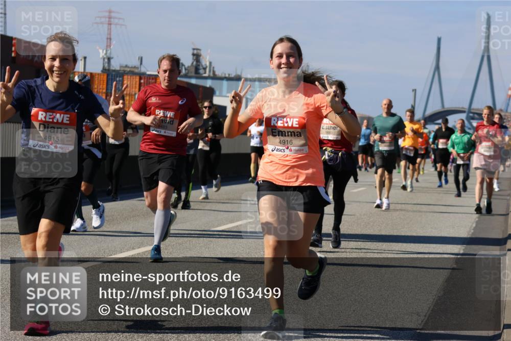 03.10.2025 - Köhlbrandbrückenlauf Strokosch-Dieckow http://msf.ph/oto/9163499 03.10.2025 13:02:48 Position 3 5483, 4916, 4915 meine-sportfotos.de