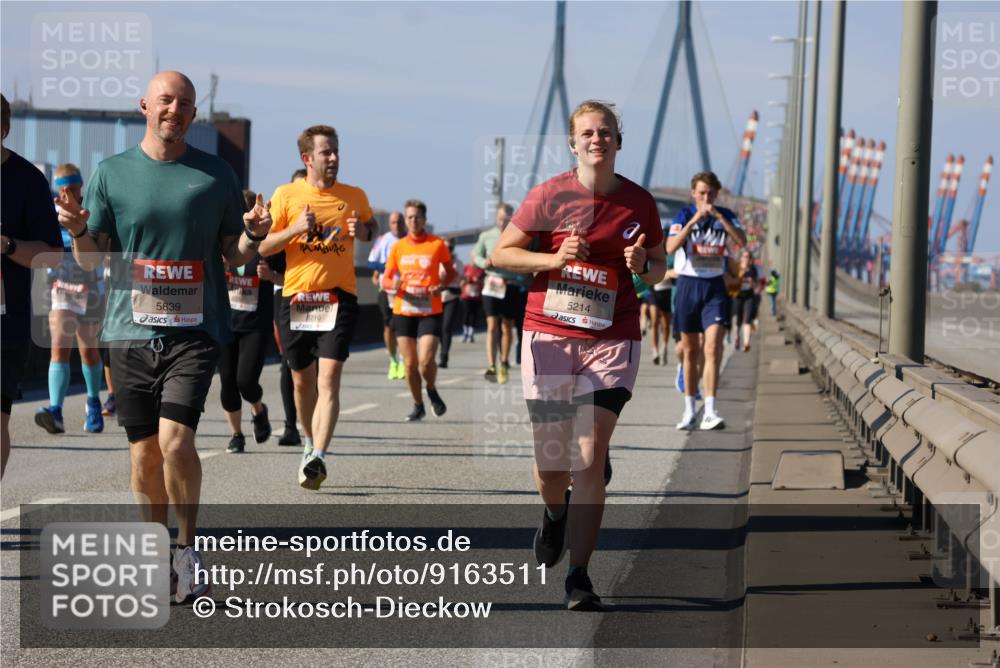 03.10.2025 - Köhlbrandbrückenlauf Strokosch-Dieckow http://msf.ph/oto/9163511 03.10.2025 13:02:53 Position 3 5710, 5214, 5839 meine-sportfotos.de