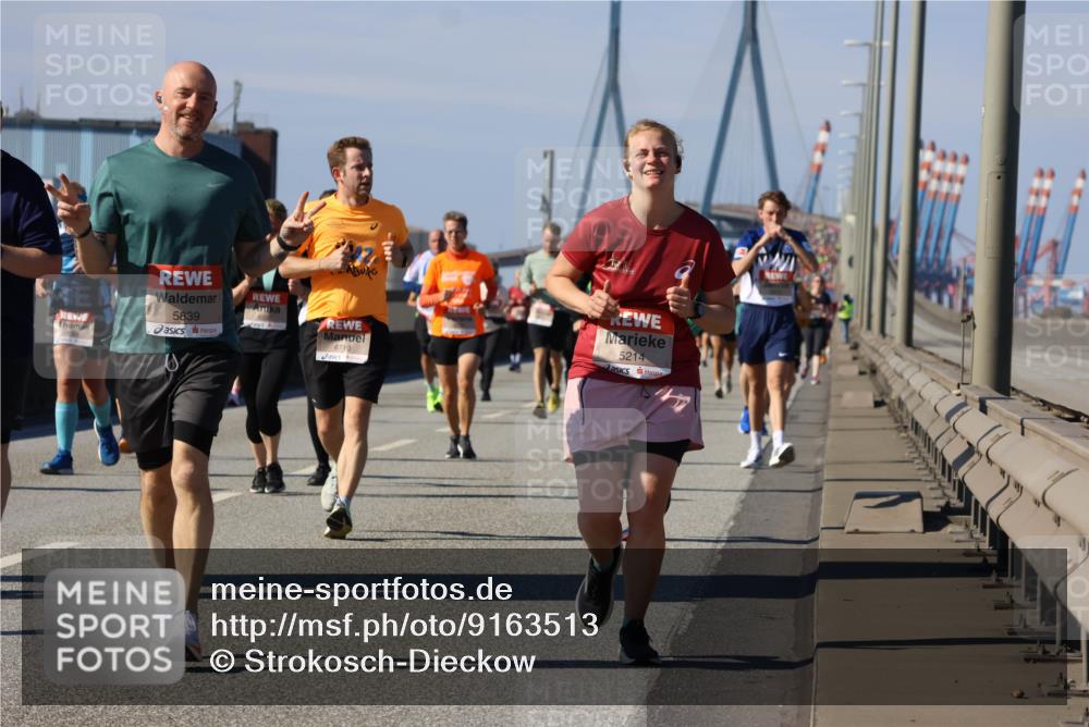 03.10.2025 - Köhlbrandbrückenlauf Strokosch-Dieckow http://msf.ph/oto/9163513 03.10.2025 13:02:53 Position 3 5839, 6710, 5214 meine-sportfotos.de