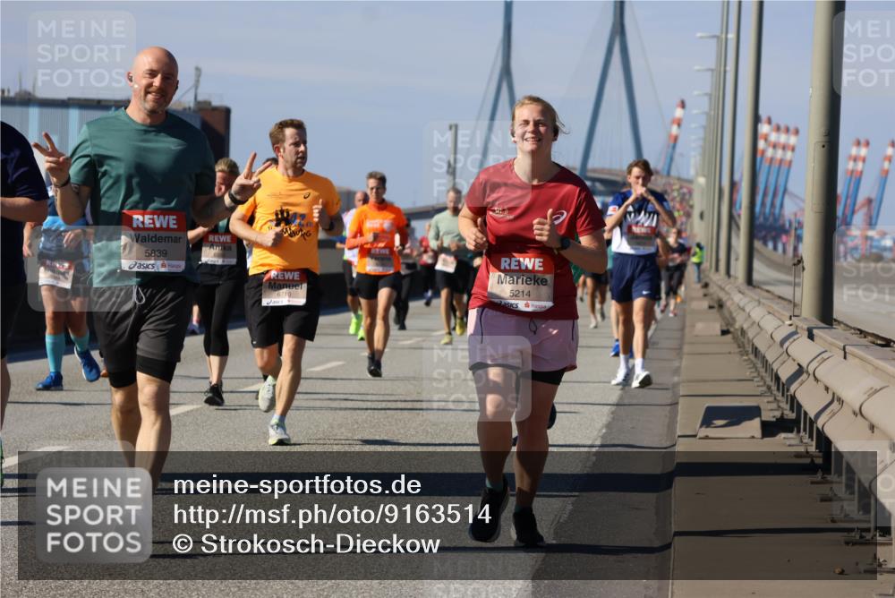 03.10.2025 - Köhlbrandbrückenlauf Strokosch-Dieckow http://msf.ph/oto/9163514 03.10.2025 13:02:53 Position 3 5839, 6710, 5214 meine-sportfotos.de