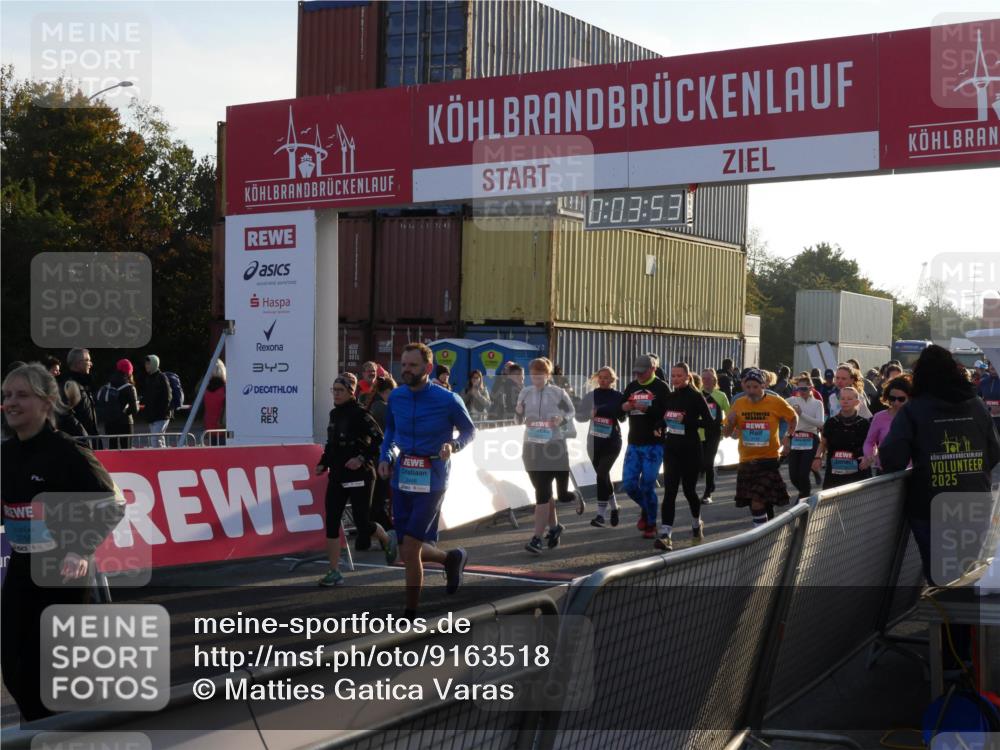 03.10.2025 - Köhlbrandbrückenlauf Matties Gatica Varas http://msf.ph/oto/9163518 03.10.2025 09:03:55 Ziel  meine-sportfotos.de