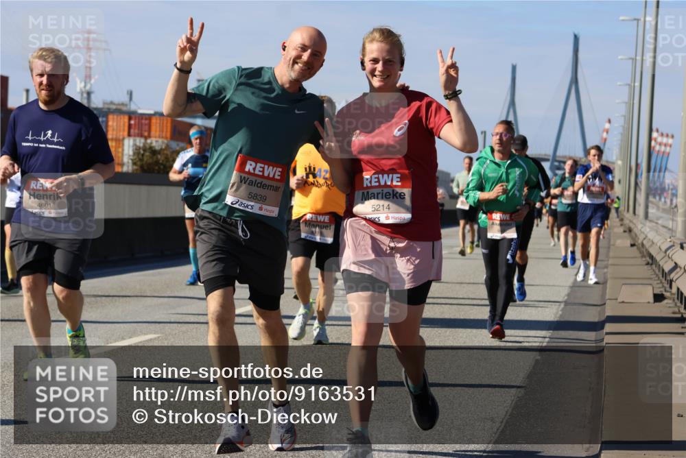 03.10.2025 - Köhlbrandbrückenlauf Strokosch-Dieckow http://msf.ph/oto/9163531 03.10.2025 13:02:55 Position 3 4601, 5839, 5214 meine-sportfotos.de