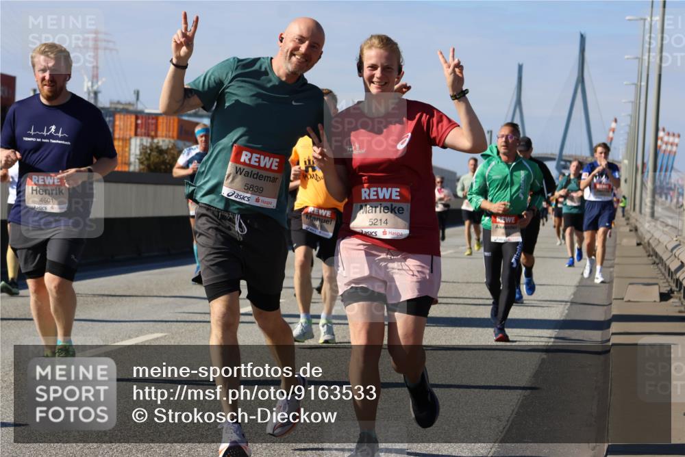 03.10.2025 - Köhlbrandbrückenlauf Strokosch-Dieckow http://msf.ph/oto/9163533 03.10.2025 13:02:56 Position 3 4601, 5839, 5214 meine-sportfotos.de