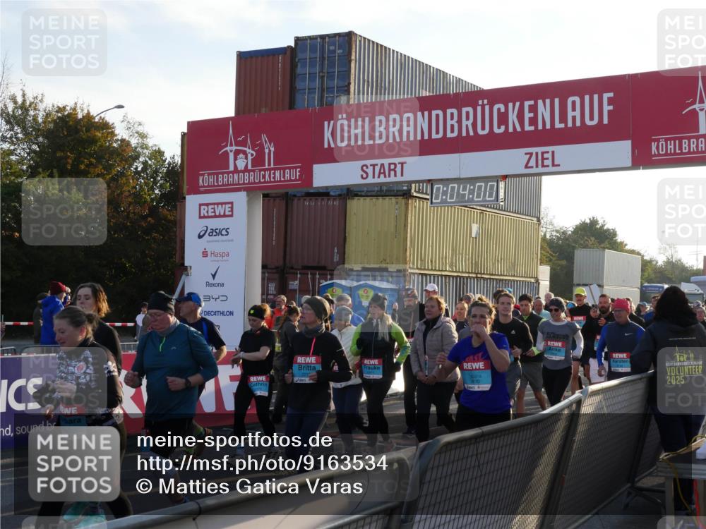 03.10.2025 - Köhlbrandbrückenlauf Matties Gatica Varas http://msf.ph/oto/9163534 03.10.2025 09:04:02 Ziel  meine-sportfotos.de