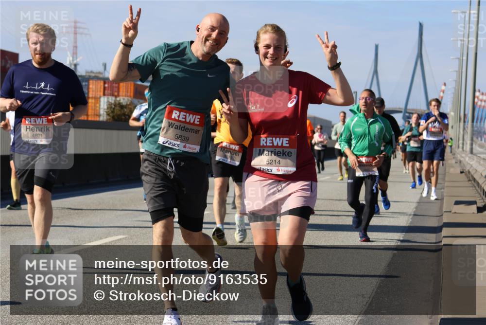 03.10.2025 - Köhlbrandbrückenlauf Strokosch-Dieckow http://msf.ph/oto/9163535 03.10.2025 13:02:56 Position 3 4601, 5839, 5214 meine-sportfotos.de
