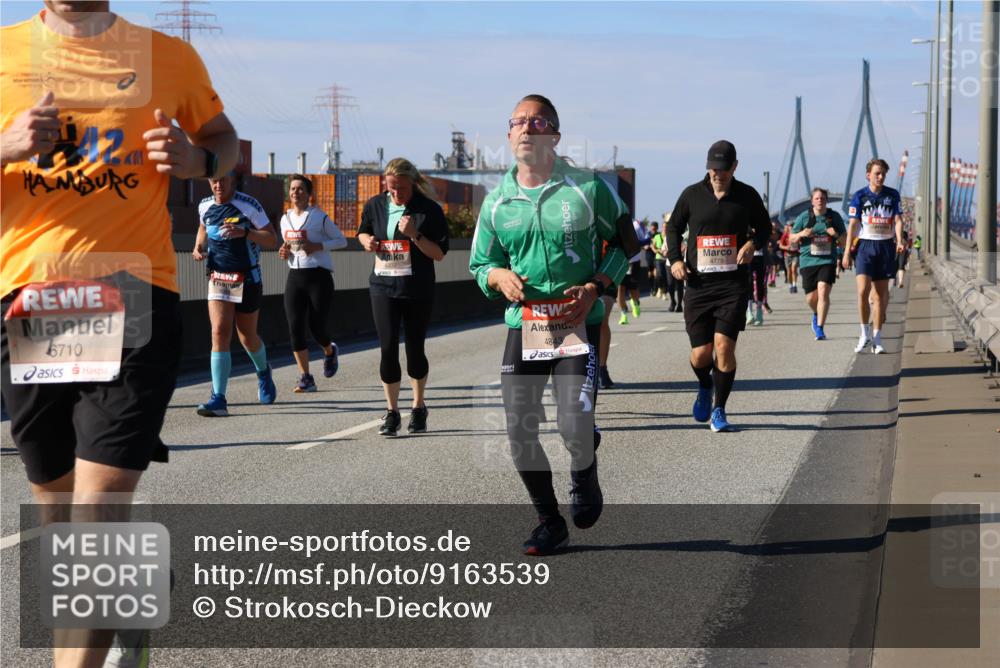03.10.2025 - Köhlbrandbrückenlauf Strokosch-Dieckow http://msf.ph/oto/9163539 03.10.2025 13:02:59 Position 3 6710, 4843, 4779 meine-sportfotos.de