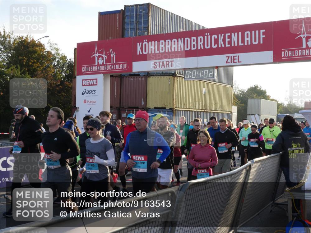03.10.2025 - Köhlbrandbrückenlauf Matties Gatica Varas http://msf.ph/oto/9163543 03.10.2025 09:04:04 Ziel  meine-sportfotos.de