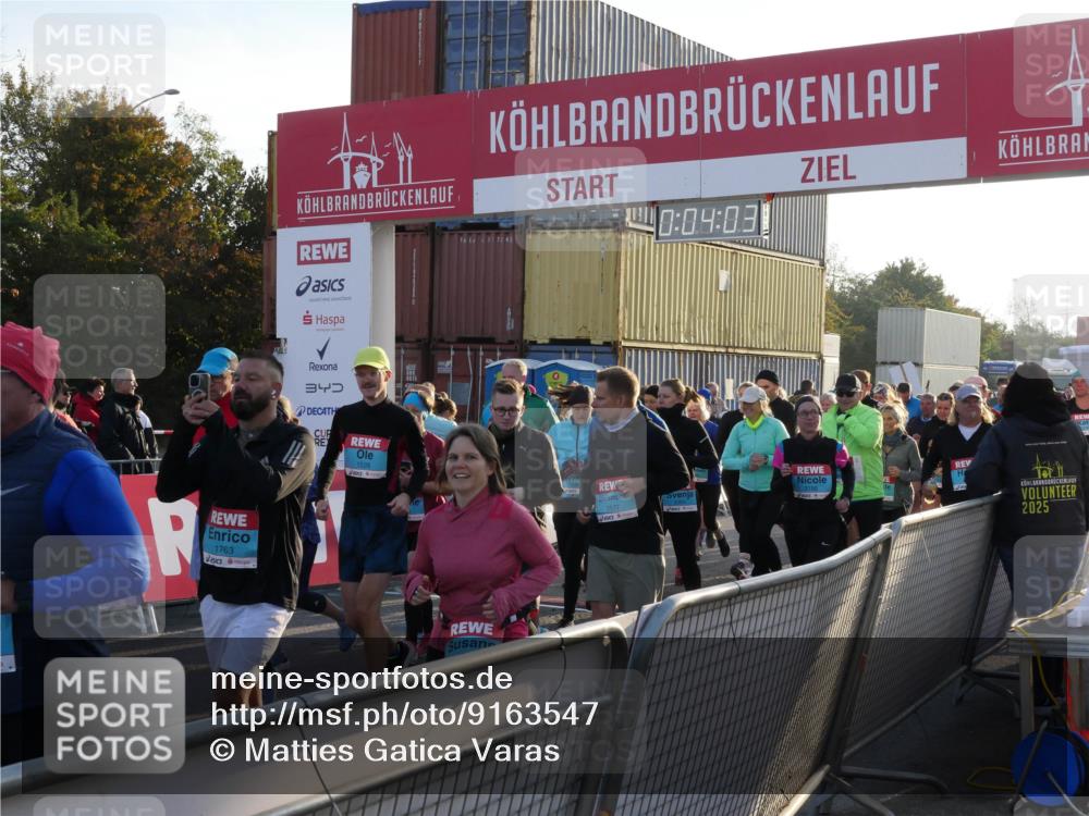 03.10.2025 - Köhlbrandbrückenlauf Matties Gatica Varas http://msf.ph/oto/9163547 03.10.2025 09:04:05 Ziel  meine-sportfotos.de