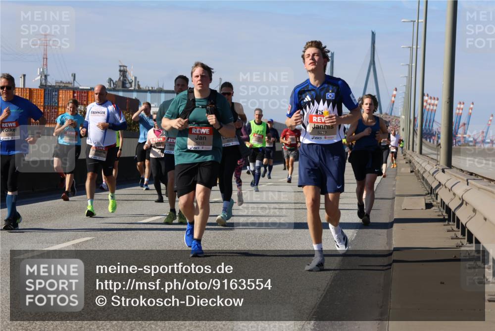 03.10.2025 - Köhlbrandbrückenlauf Strokosch-Dieckow http://msf.ph/oto/9163554 03.10.2025 13:03:05 Position 3 111, 5, 4367, 5213, 5812 meine-sportfotos.de