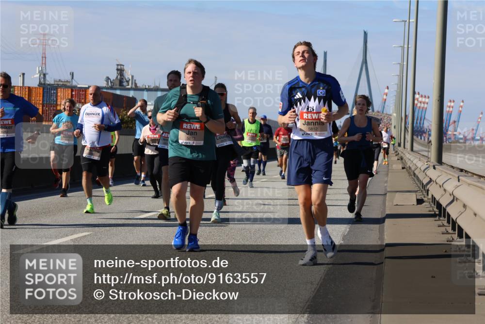 03.10.2025 - Köhlbrandbrückenlauf Strokosch-Dieckow http://msf.ph/oto/9163557 03.10.2025 13:03:05 Position 3 111, 5213, 5812 meine-sportfotos.de