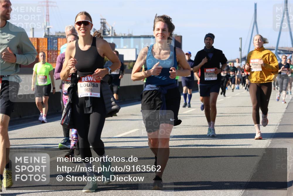 03.10.2025 - Köhlbrandbrückenlauf Strokosch-Dieckow http://msf.ph/oto/9163562 03.10.2025 13:03:08 Position 3 6676, 6382, 6383 meine-sportfotos.de