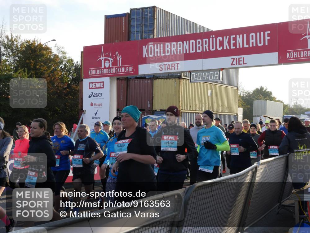 03.10.2025 - Köhlbrandbrückenlauf Matties Gatica Varas http://msf.ph/oto/9163563 03.10.2025 09:04:09 Ziel  meine-sportfotos.de