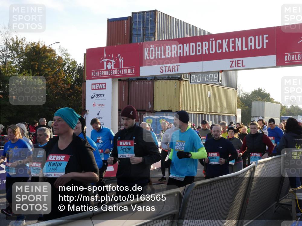 03.10.2025 - Köhlbrandbrückenlauf Matties Gatica Varas http://msf.ph/oto/9163565 03.10.2025 09:04:10 Ziel  meine-sportfotos.de