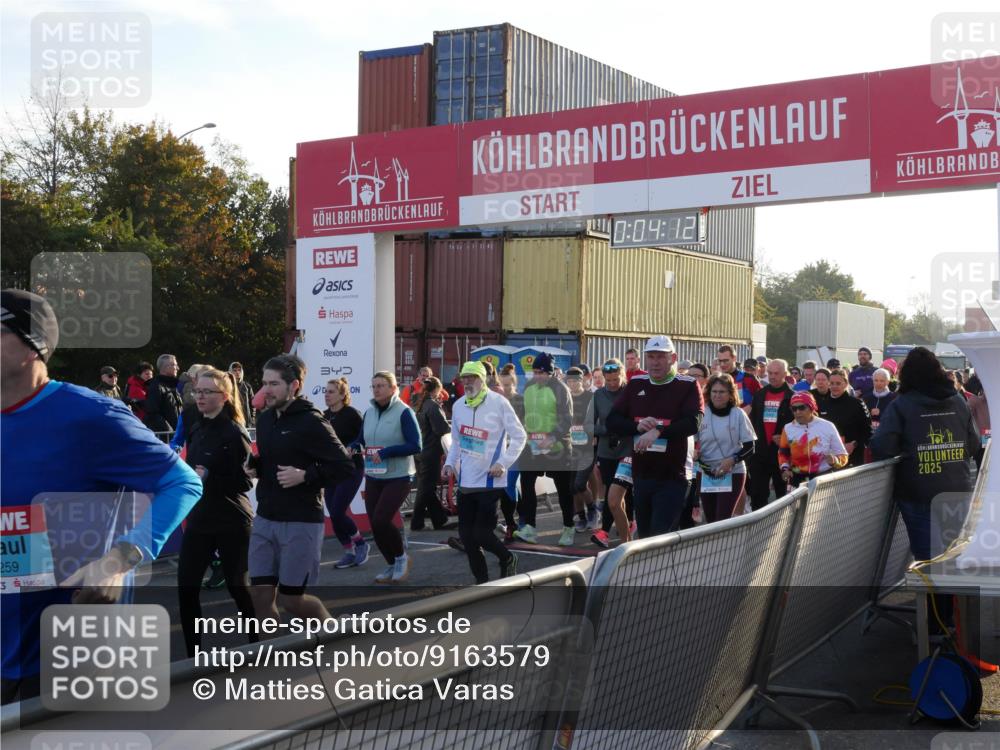 03.10.2025 - Köhlbrandbrückenlauf Matties Gatica Varas http://msf.ph/oto/9163579 03.10.2025 09:04:14 Ziel  meine-sportfotos.de