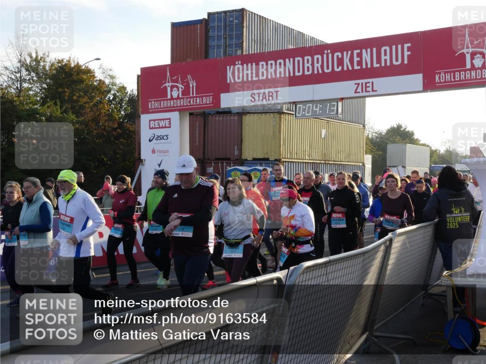 03.10.2025 - Köhlbrandbrückenlauf Matties Gatica Varas http://msf.ph/oto/9163584 03.10.2025 09:04:15 Ziel  meine-sportfotos.de