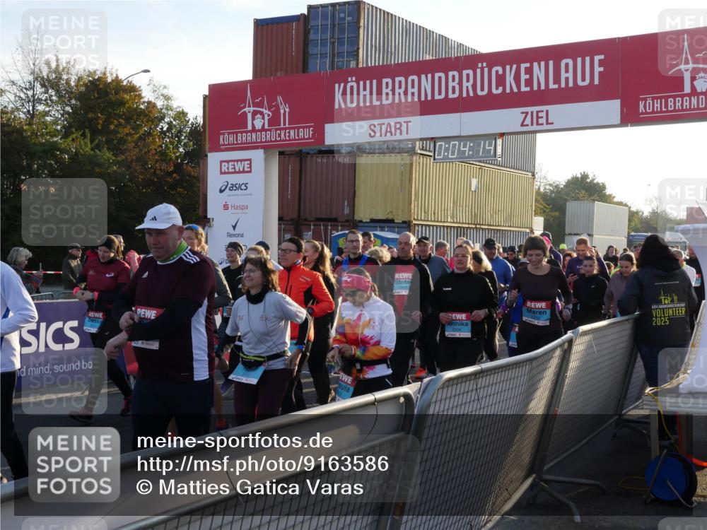 03.10.2025 - Köhlbrandbrückenlauf Matties Gatica Varas http://msf.ph/oto/9163586 03.10.2025 09:04:16 Ziel  meine-sportfotos.de