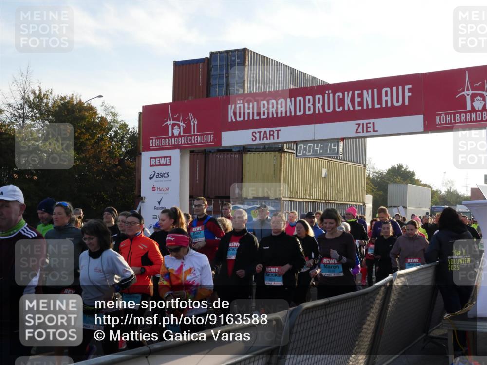03.10.2025 - Köhlbrandbrückenlauf Matties Gatica Varas http://msf.ph/oto/9163588 03.10.2025 09:04:16 Ziel  meine-sportfotos.de