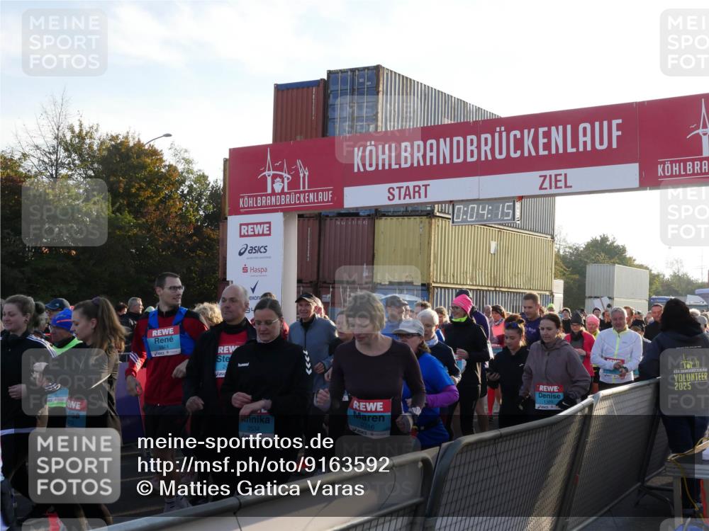 03.10.2025 - Köhlbrandbrückenlauf Matties Gatica Varas http://msf.ph/oto/9163592 03.10.2025 09:04:17 Ziel  meine-sportfotos.de
