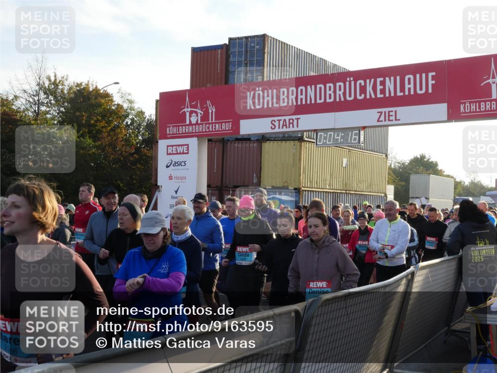 03.10.2025 - Köhlbrandbrückenlauf Matties Gatica Varas http://msf.ph/oto/9163595 03.10.2025 09:04:18 Ziel  meine-sportfotos.de