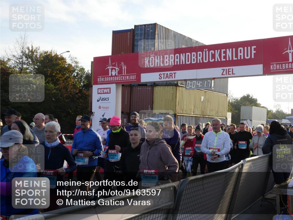 03.10.2025 - Köhlbrandbrückenlauf Matties Gatica Varas http://msf.ph/oto/9163597 03.10.2025 09:04:19 Ziel  meine-sportfotos.de