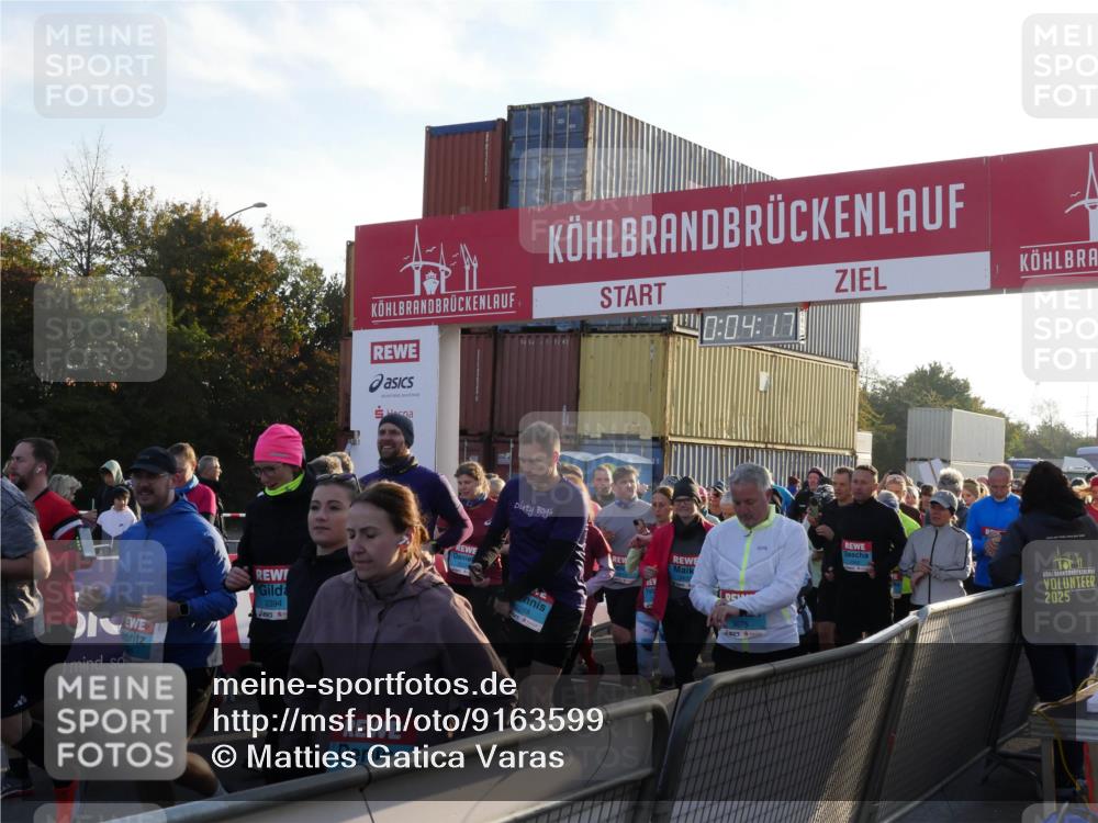 03.10.2025 - Köhlbrandbrückenlauf Matties Gatica Varas http://msf.ph/oto/9163599 03.10.2025 09:04:19 Ziel  meine-sportfotos.de