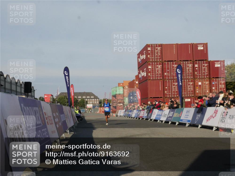 03.10.2025 - Köhlbrandbrückenlauf Matties Gatica Varas http://msf.ph/oto/9163692 03.10.2025 09:43:59 Ziel 3247 meine-sportfotos.de