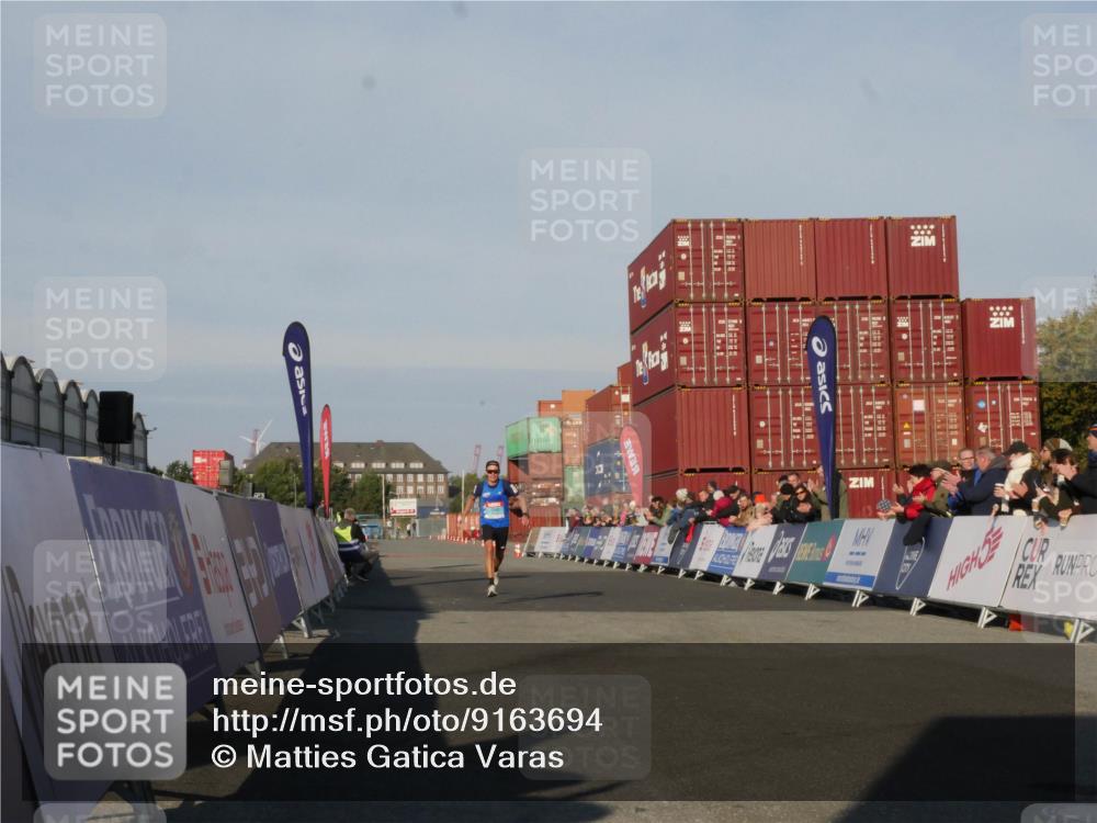 03.10.2025 - Köhlbrandbrückenlauf Matties Gatica Varas http://msf.ph/oto/9163694 03.10.2025 09:43:59 Ziel 3247 meine-sportfotos.de