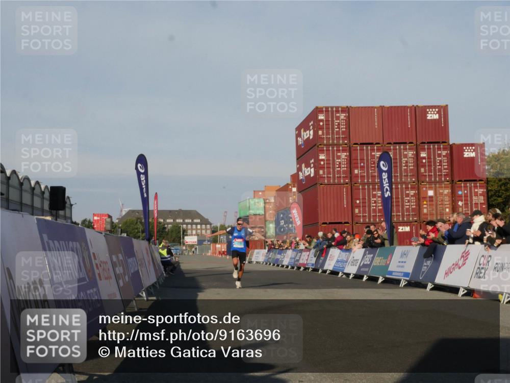 03.10.2025 - Köhlbrandbrückenlauf Matties Gatica Varas http://msf.ph/oto/9163696 03.10.2025 09:44:00 Ziel 3247 meine-sportfotos.de