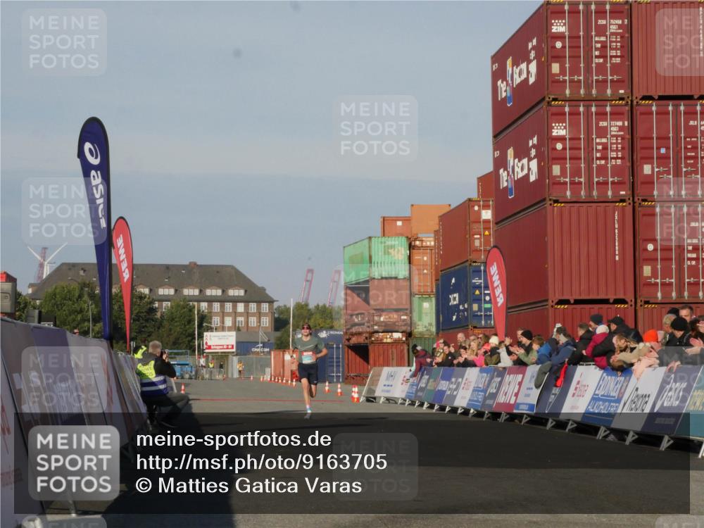 03.10.2025 - Köhlbrandbrückenlauf Matties Gatica Varas http://msf.ph/oto/9163705 03.10.2025 09:44:33 Ziel 1008 meine-sportfotos.de
