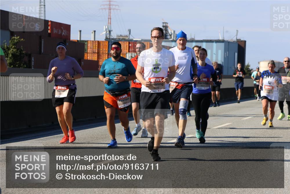 03.10.2025 - Köhlbrandbrückenlauf Strokosch-Dieckow http://msf.ph/oto/9163711 03.10.2025 13:04:05 Position 3 5924, 6532, 5631 meine-sportfotos.de