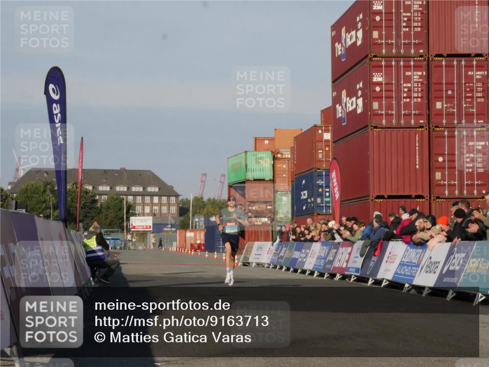 03.10.2025 - Köhlbrandbrückenlauf Matties Gatica Varas http://msf.ph/oto/9163713 03.10.2025 09:44:35 Ziel 1008 meine-sportfotos.de