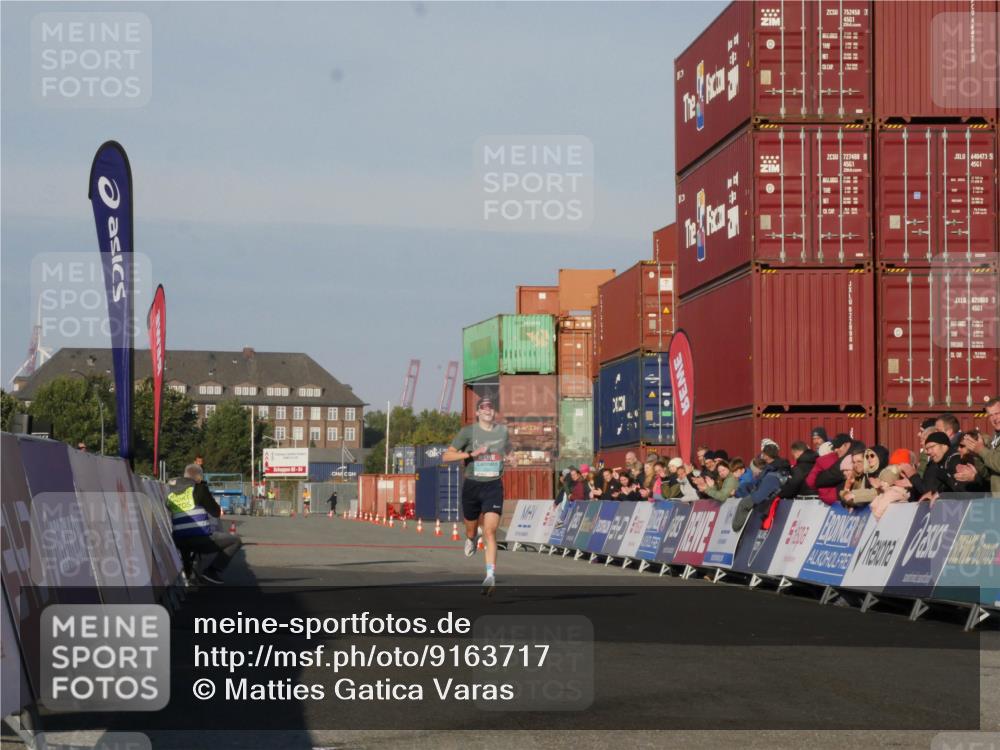 03.10.2025 - Köhlbrandbrückenlauf Matties Gatica Varas http://msf.ph/oto/9163717 03.10.2025 09:44:35 Ziel 1008 meine-sportfotos.de