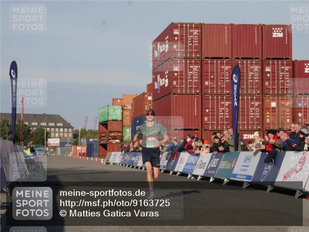 03.10.2025 - Köhlbrandbrückenlauf Matties Gatica Varas http://msf.ph/oto/9163725 03.10.2025 09:44:38 Ziel 1008 meine-sportfotos.de