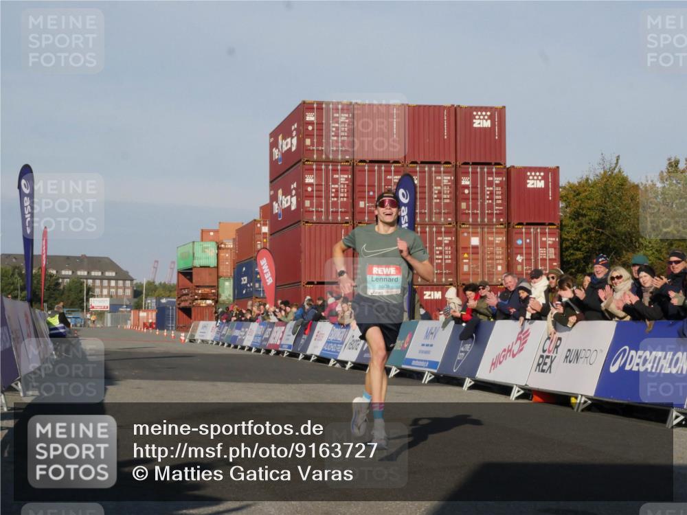 03.10.2025 - Köhlbrandbrückenlauf Matties Gatica Varas http://msf.ph/oto/9163727 03.10.2025 09:44:39 Ziel 1008 meine-sportfotos.de