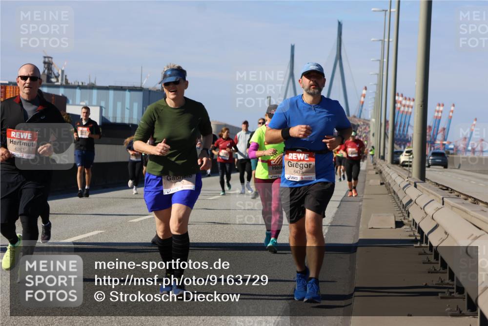 03.10.2025 - Köhlbrandbrückenlauf Strokosch-Dieckow http://msf.ph/oto/9163729 03.10.2025 13:04:11 Position 3 6261, 6070, 6473 meine-sportfotos.de