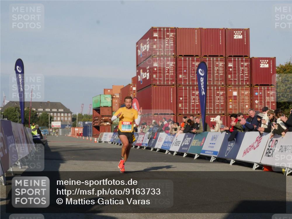 03.10.2025 - Köhlbrandbrückenlauf Matties Gatica Varas http://msf.ph/oto/9163733 03.10.2025 09:45:14 Ziel 3590 meine-sportfotos.de