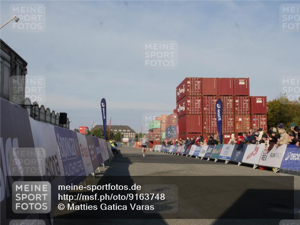 03.10.2025 - Köhlbrandbrückenlauf Matties Gatica Varas http://msf.ph/oto/9163748 03.10.2025 09:45:39 Ziel 3782 meine-sportfotos.de