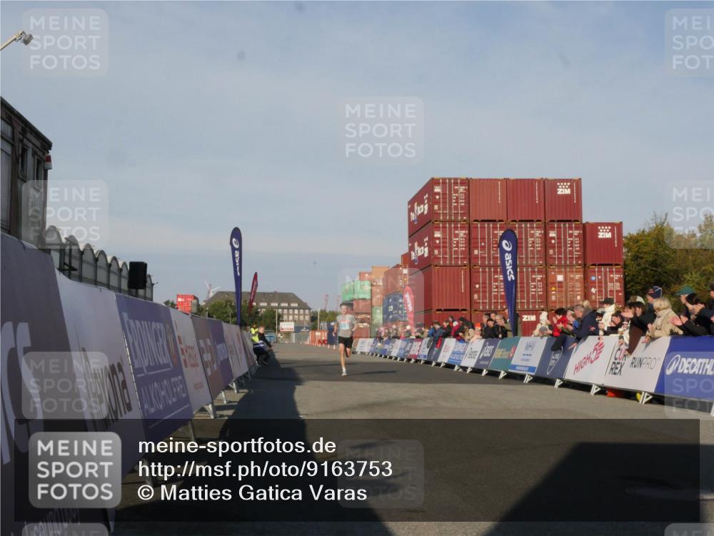 03.10.2025 - Köhlbrandbrückenlauf Matties Gatica Varas http://msf.ph/oto/9163753 03.10.2025 09:45:40 Ziel 3782 meine-sportfotos.de