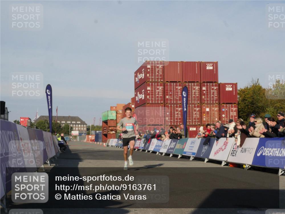 03.10.2025 - Köhlbrandbrückenlauf Matties Gatica Varas http://msf.ph/oto/9163761 03.10.2025 09:45:43 Ziel 3782 meine-sportfotos.de