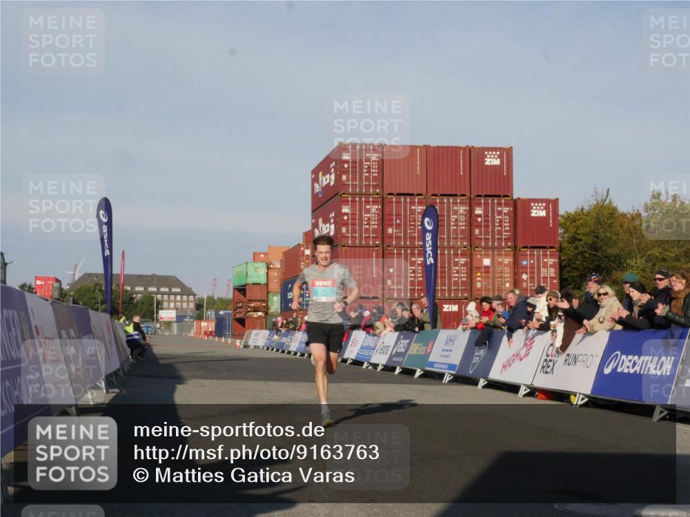 03.10.2025 - Köhlbrandbrückenlauf Matties Gatica Varas http://msf.ph/oto/9163763 03.10.2025 09:45:43 Ziel 3782 meine-sportfotos.de