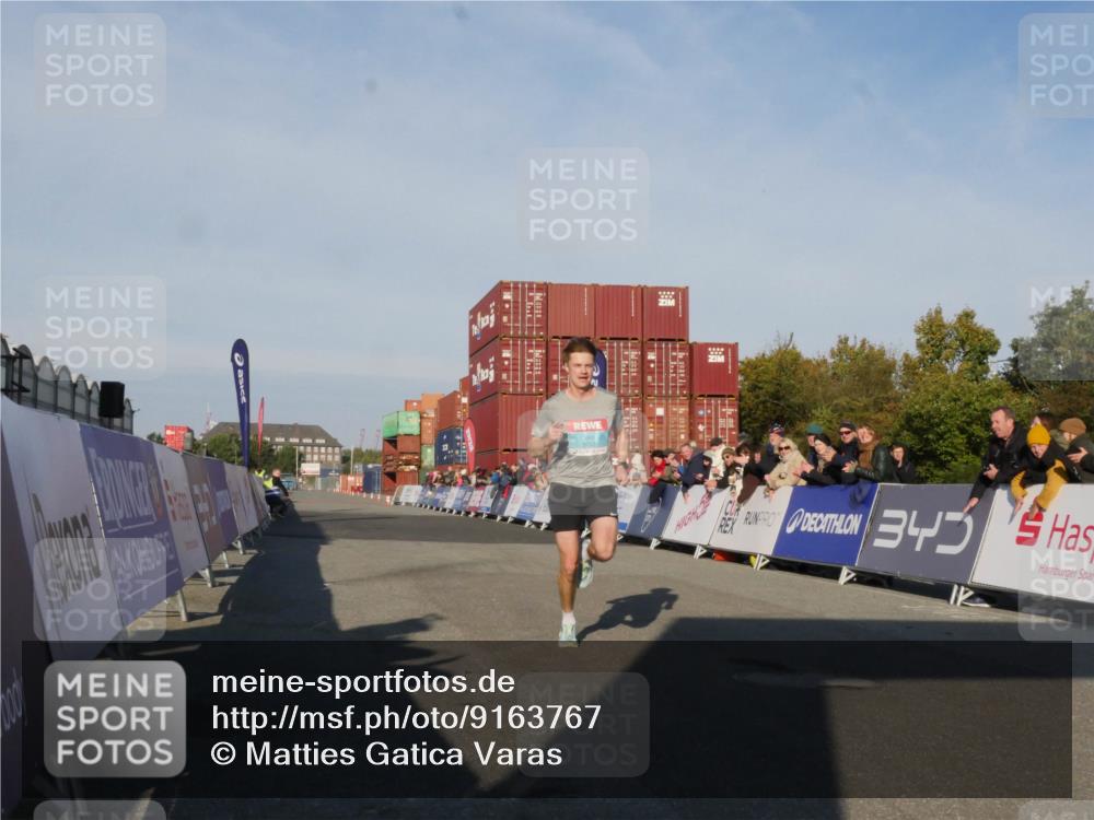 03.10.2025 - Köhlbrandbrückenlauf Matties Gatica Varas http://msf.ph/oto/9163767 03.10.2025 09:45:44 Ziel 3782 meine-sportfotos.de