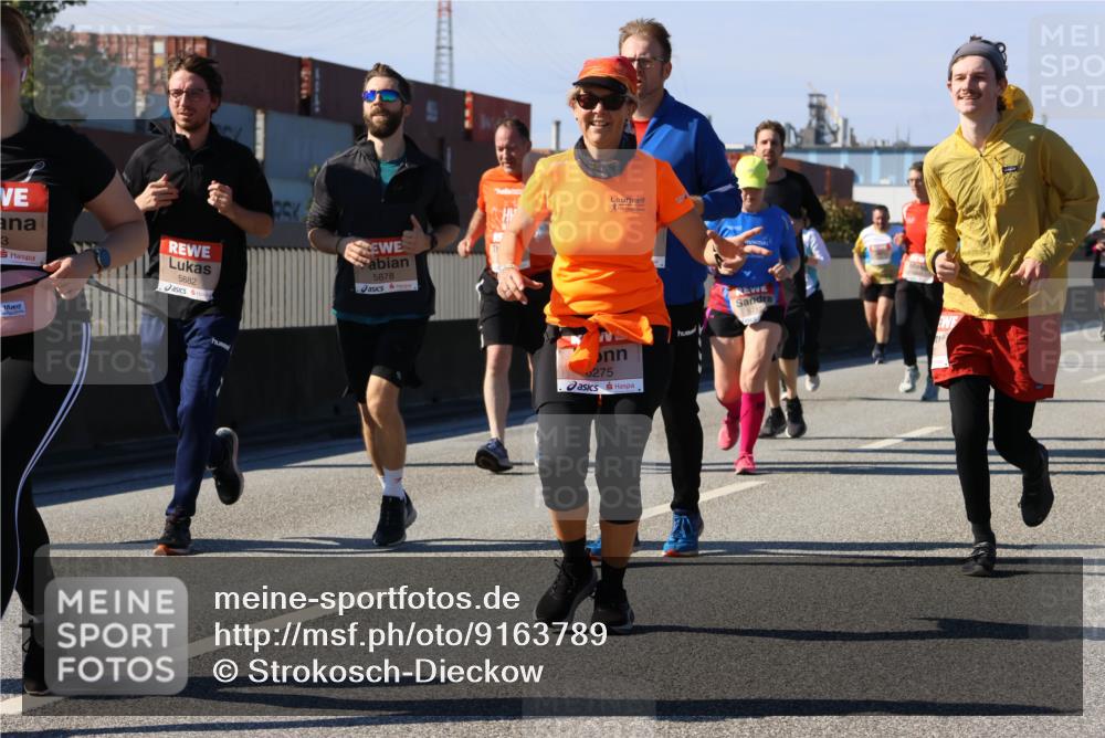 03.10.2025 - Köhlbrandbrückenlauf Strokosch-Dieckow http://msf.ph/oto/9163789 03.10.2025 13:04:39 Position 3 3, 5882, 5878, 275 meine-sportfotos.de